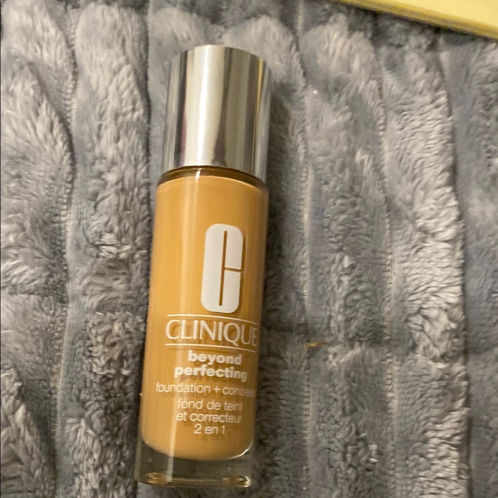 Clinique Beyond Perfecting Foundation + Concealer - Tan